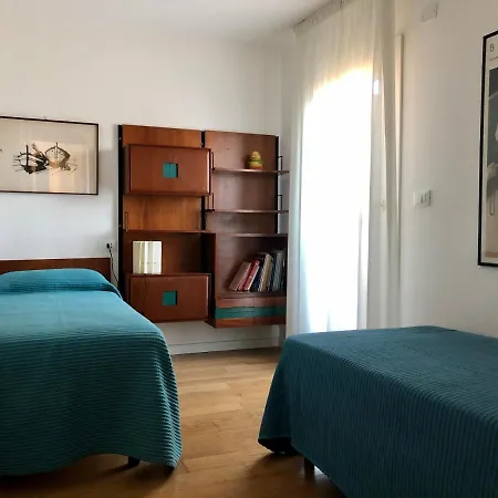 - Ca' D'oro: Bella Casa Con Terrazzi Apartment Venice
